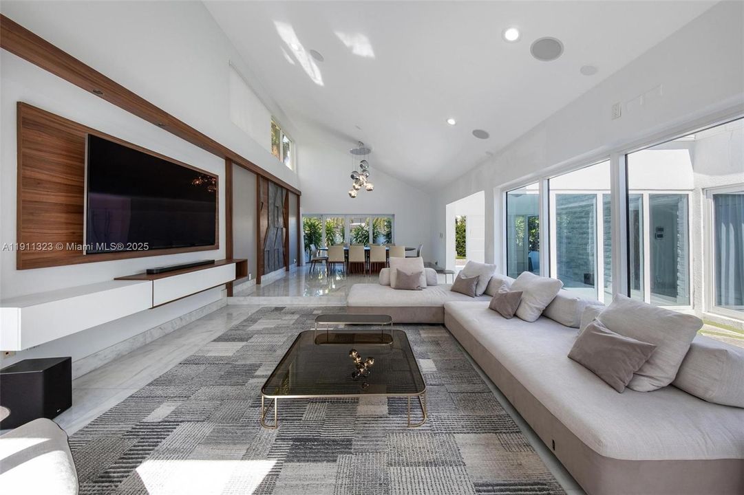 For Sale: $3,990,000 (5 beds, 5 baths, 4126 Square Feet)