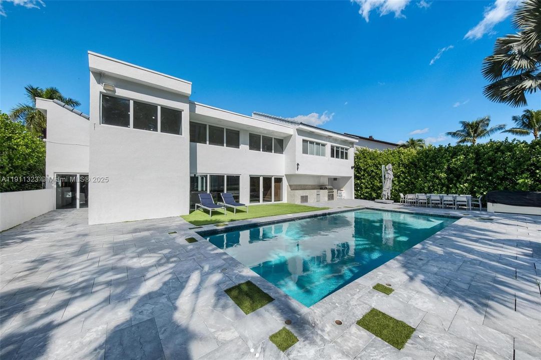 For Sale: $3,990,000 (5 beds, 5 baths, 4126 Square Feet)