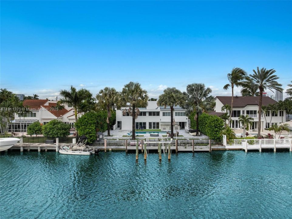 For Sale: $3,990,000 (5 beds, 5 baths, 4126 Square Feet)