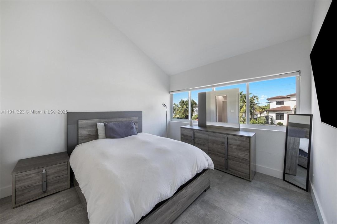 For Sale: $3,990,000 (5 beds, 5 baths, 4126 Square Feet)