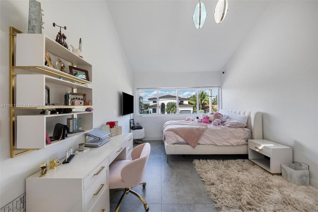 For Sale: $3,990,000 (5 beds, 5 baths, 4126 Square Feet)