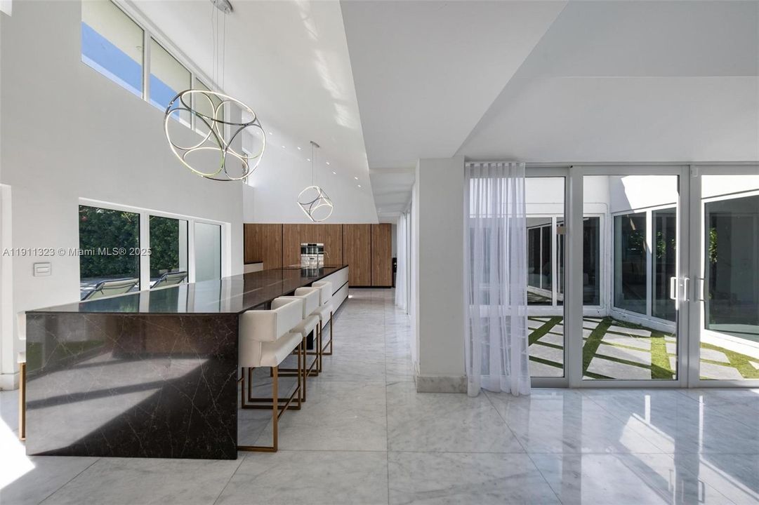 For Sale: $3,990,000 (5 beds, 5 baths, 4126 Square Feet)