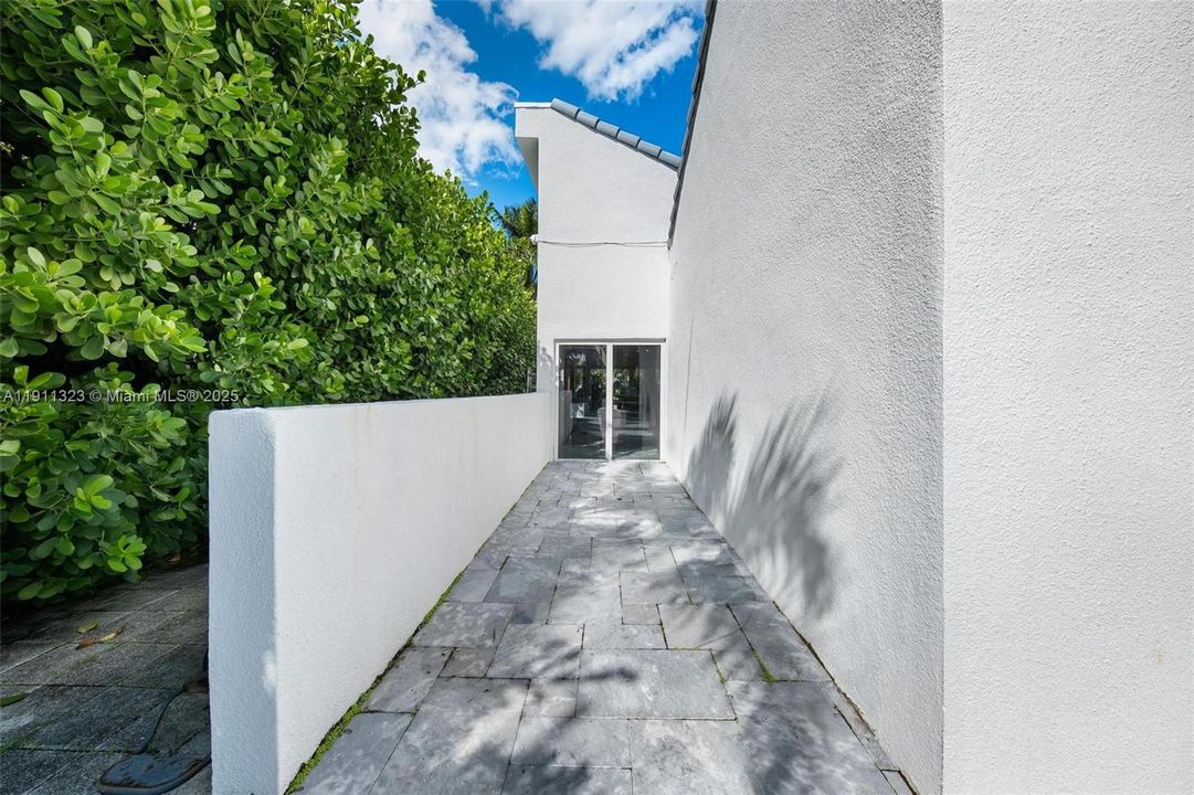 For Sale: $3,990,000 (5 beds, 5 baths, 4126 Square Feet)