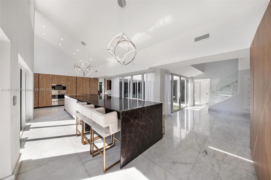 For Sale: $3,990,000 (5 beds, 5 baths, 4126 Square Feet)