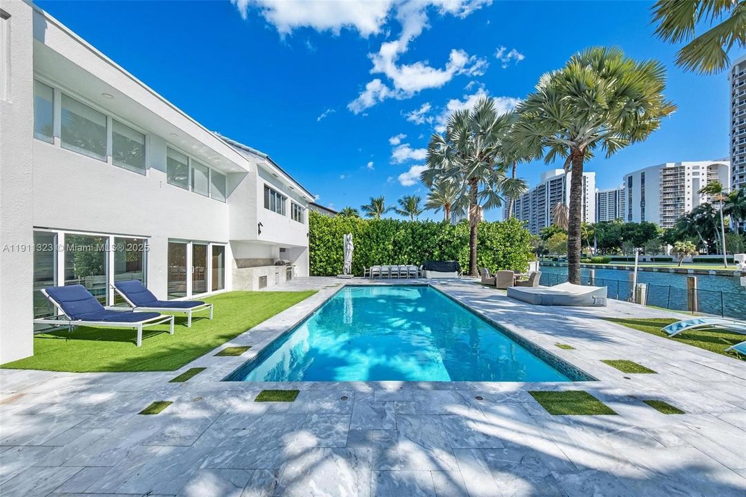 For Sale: $3,990,000 (5 beds, 5 baths, 4126 Square Feet)