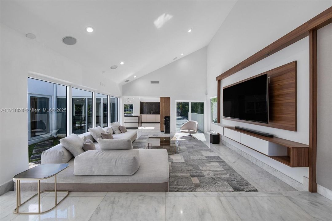 For Sale: $3,990,000 (5 beds, 5 baths, 4126 Square Feet)