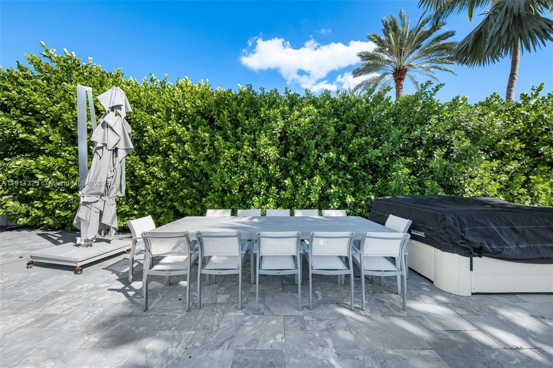 For Sale: $3,990,000 (5 beds, 5 baths, 4126 Square Feet)