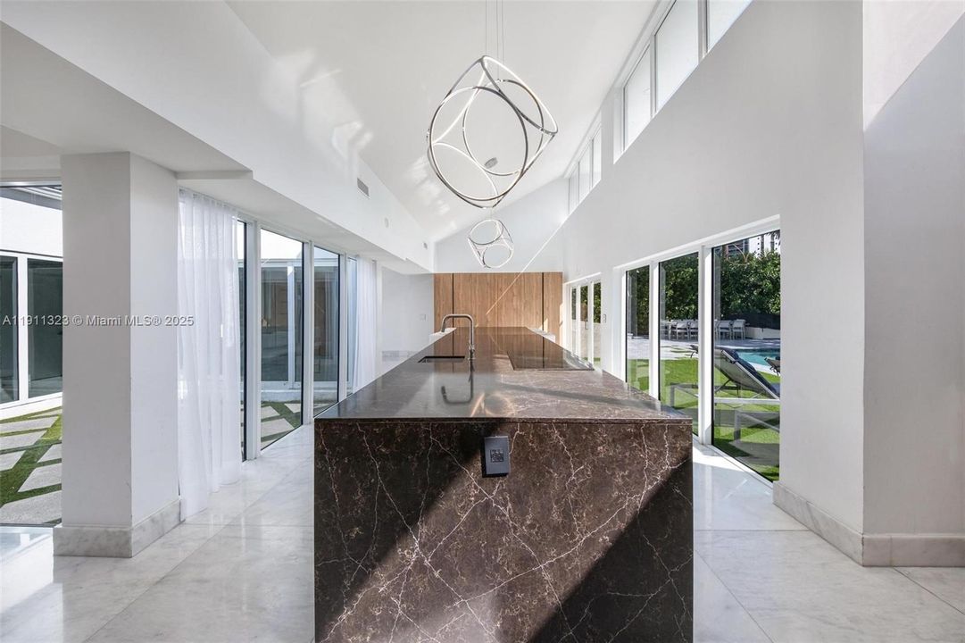 For Sale: $3,990,000 (5 beds, 5 baths, 4126 Square Feet)