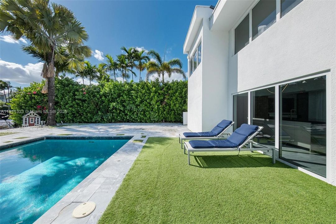 For Sale: $3,990,000 (5 beds, 5 baths, 4126 Square Feet)