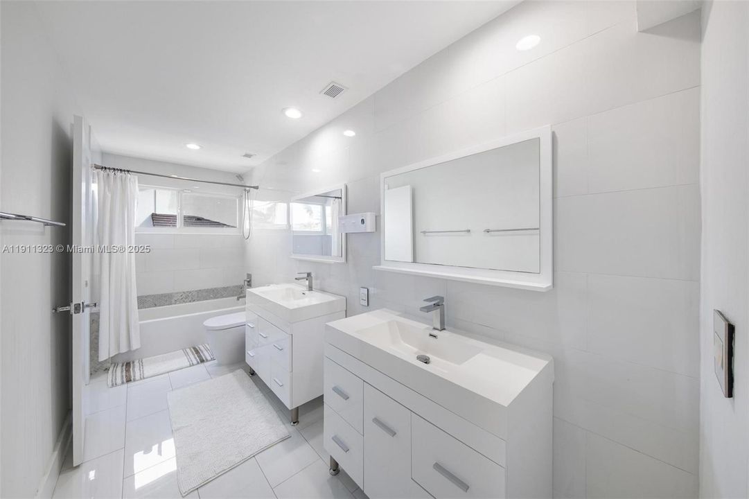 For Sale: $3,990,000 (5 beds, 5 baths, 4126 Square Feet)