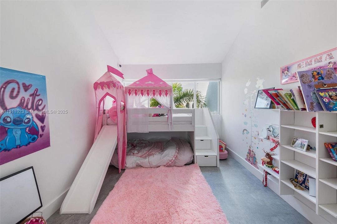 For Sale: $3,990,000 (5 beds, 5 baths, 4126 Square Feet)