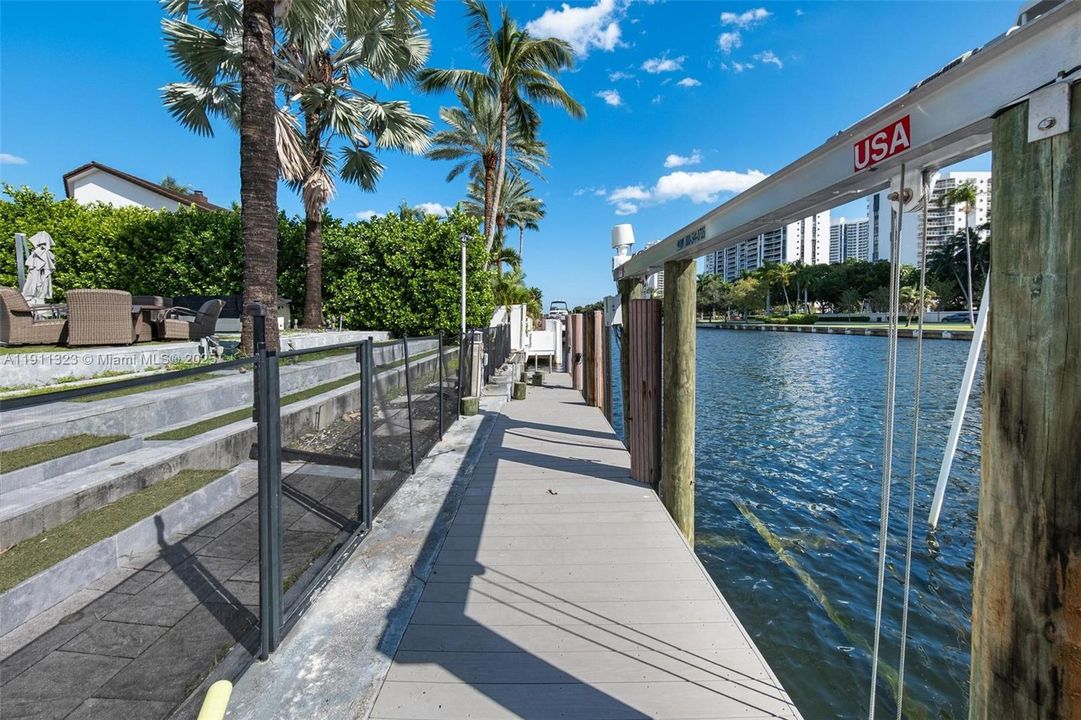 For Sale: $3,990,000 (5 beds, 5 baths, 4126 Square Feet)