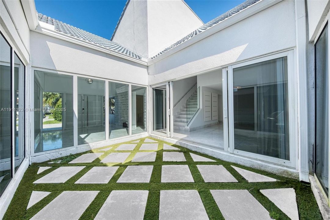 For Sale: $3,990,000 (5 beds, 5 baths, 4126 Square Feet)