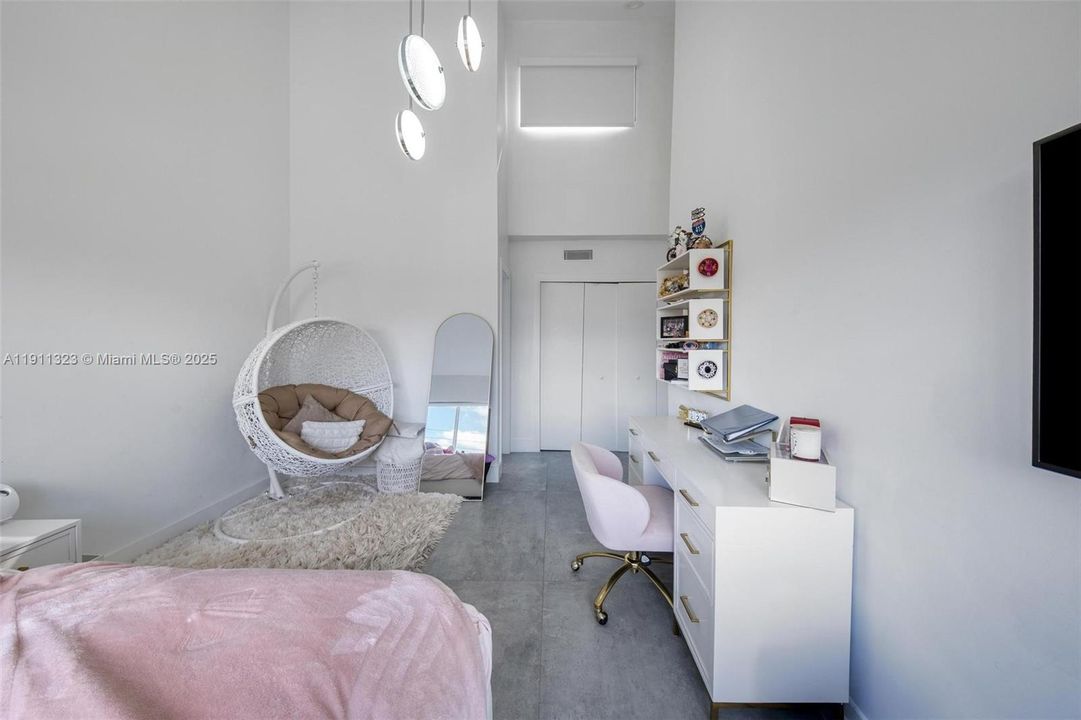 For Sale: $3,990,000 (5 beds, 5 baths, 4126 Square Feet)