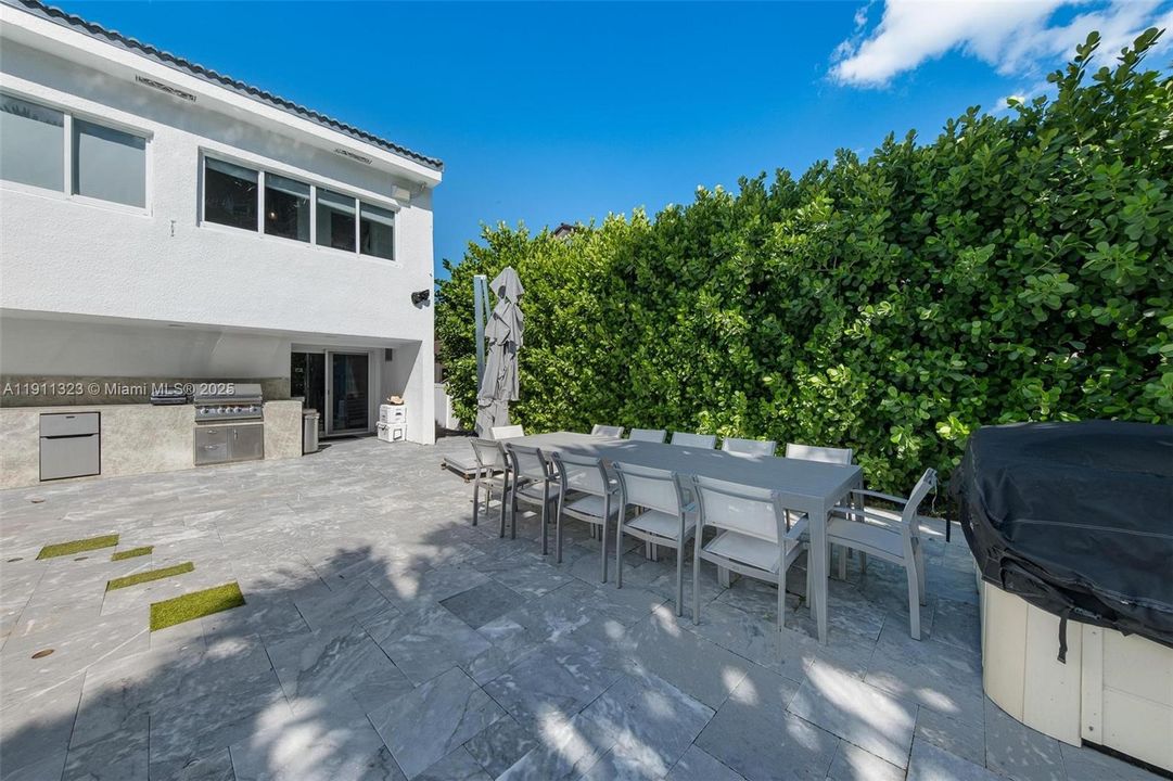 For Sale: $3,990,000 (5 beds, 5 baths, 4126 Square Feet)