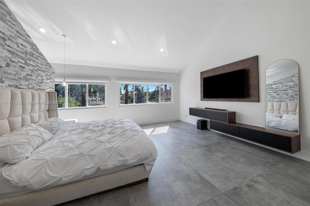 For Sale: $3,990,000 (5 beds, 5 baths, 4126 Square Feet)