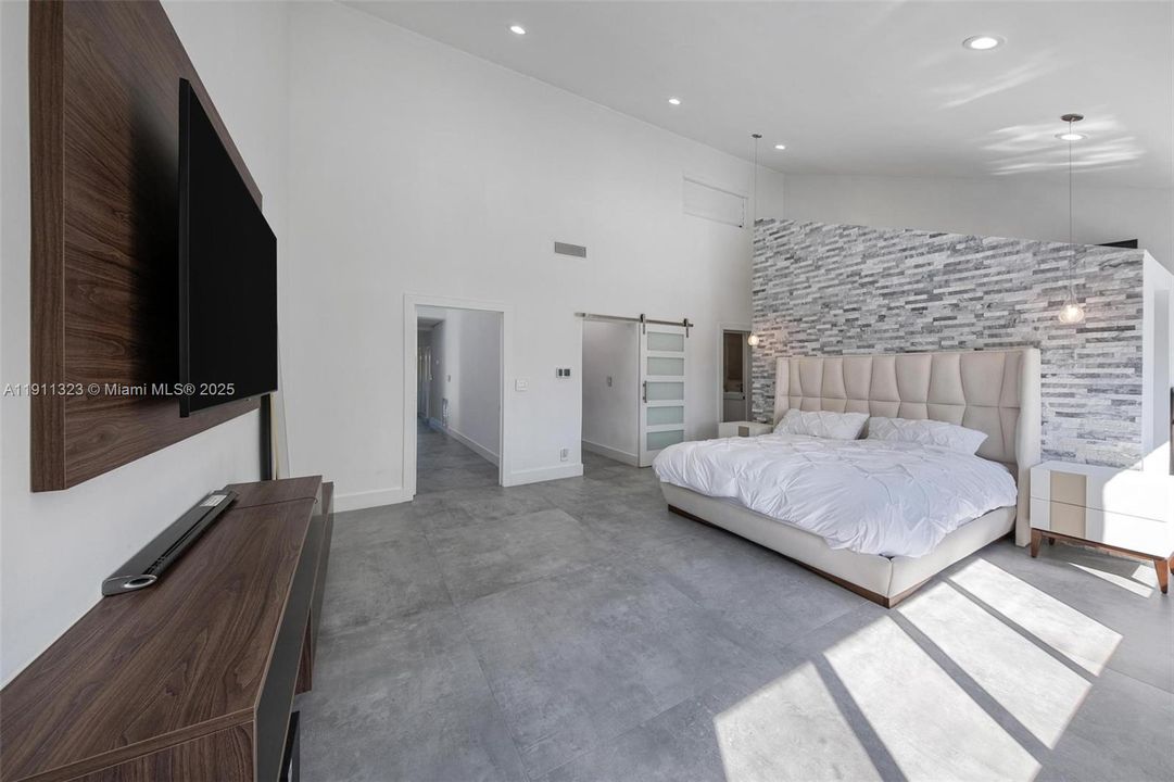 For Sale: $3,990,000 (5 beds, 5 baths, 4126 Square Feet)