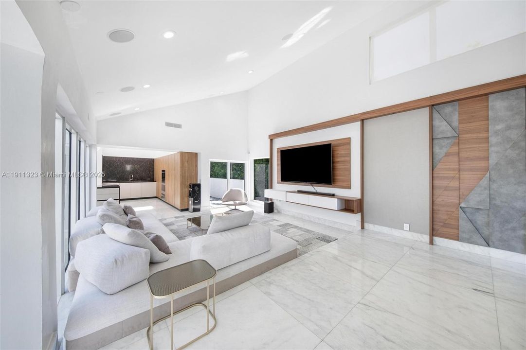 For Sale: $3,990,000 (5 beds, 5 baths, 4126 Square Feet)