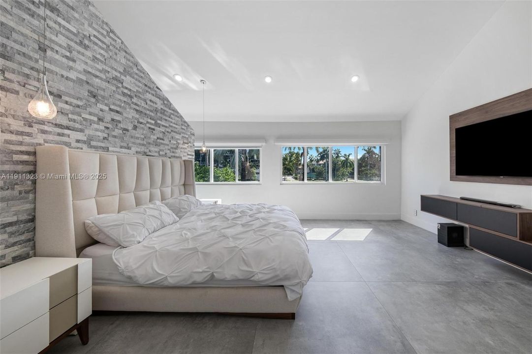 For Sale: $3,990,000 (5 beds, 5 baths, 4126 Square Feet)