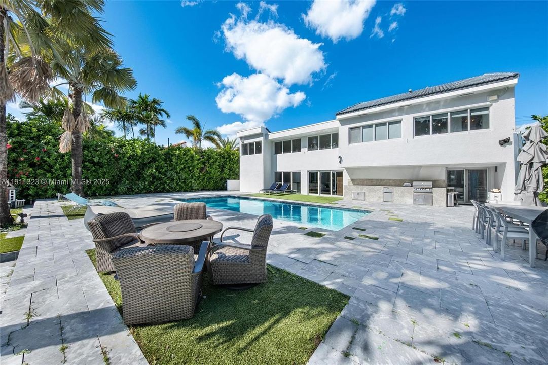 For Sale: $3,990,000 (5 beds, 5 baths, 4126 Square Feet)