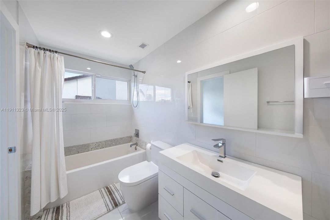 For Sale: $3,990,000 (5 beds, 5 baths, 4126 Square Feet)