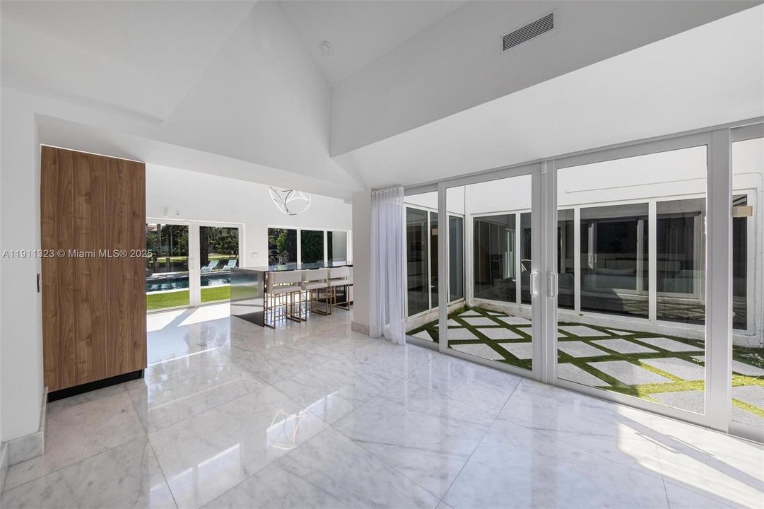 For Sale: $3,990,000 (5 beds, 5 baths, 4126 Square Feet)