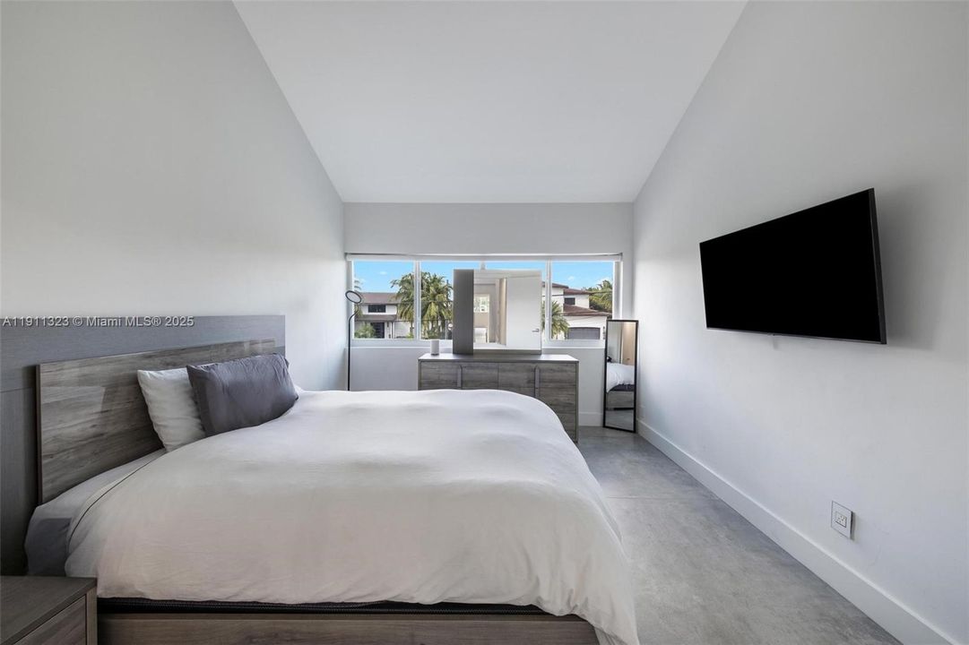 For Sale: $3,990,000 (5 beds, 5 baths, 4126 Square Feet)