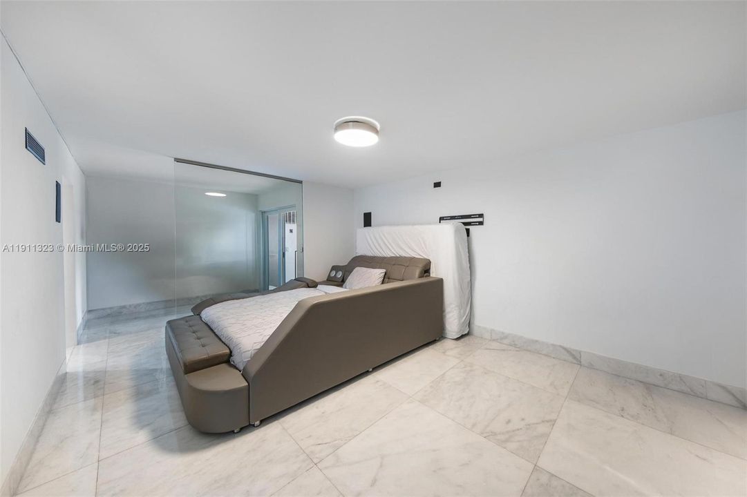 For Sale: $3,990,000 (5 beds, 5 baths, 4126 Square Feet)