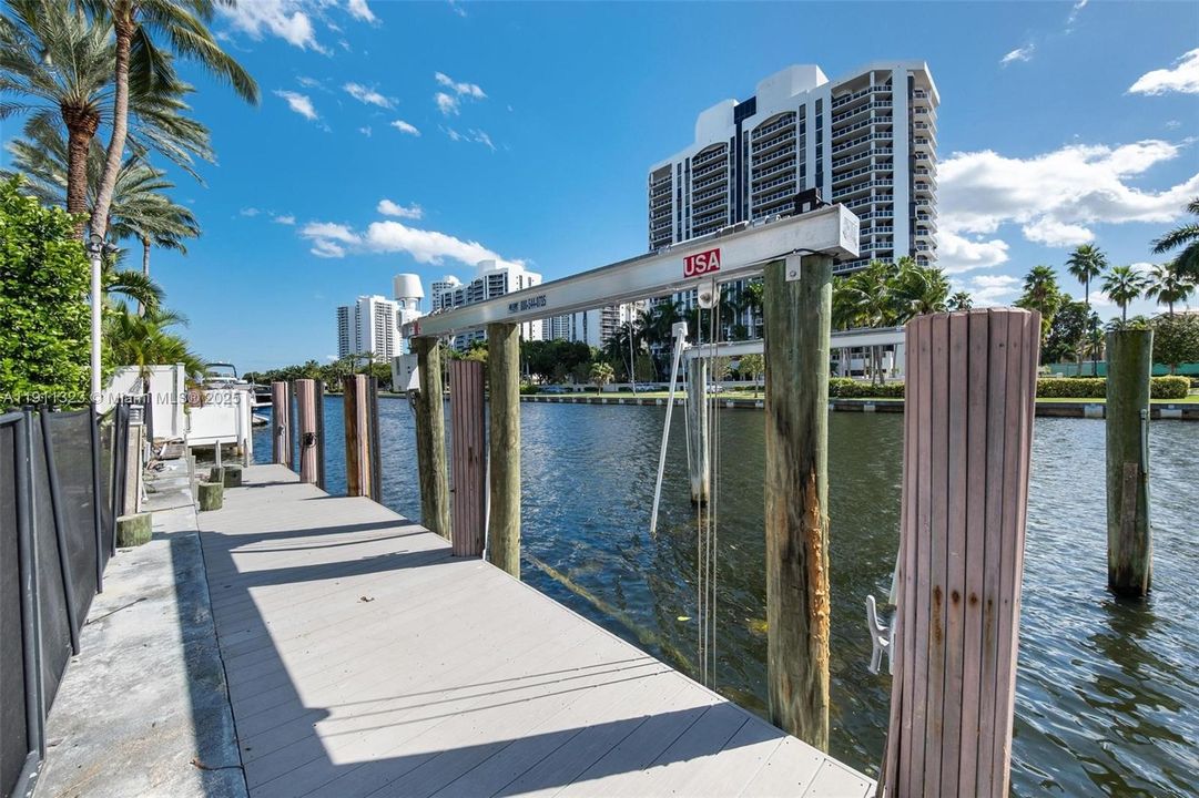 For Sale: $3,990,000 (5 beds, 5 baths, 4126 Square Feet)