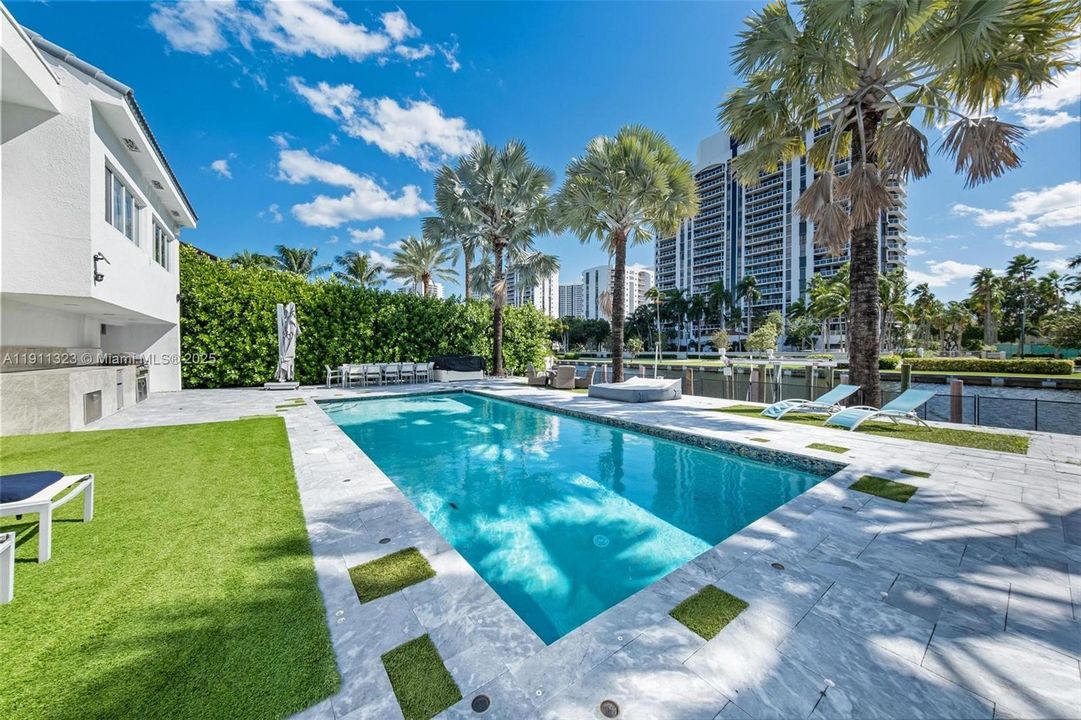 For Sale: $3,990,000 (5 beds, 5 baths, 4126 Square Feet)