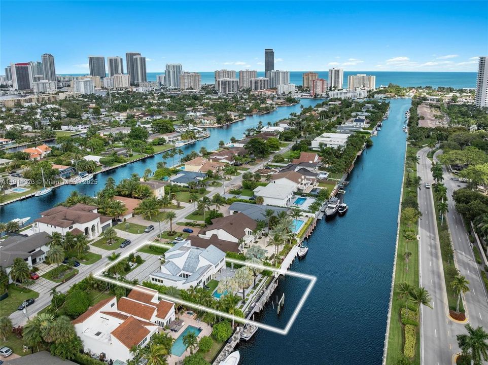 For Sale: $3,990,000 (5 beds, 5 baths, 4126 Square Feet)