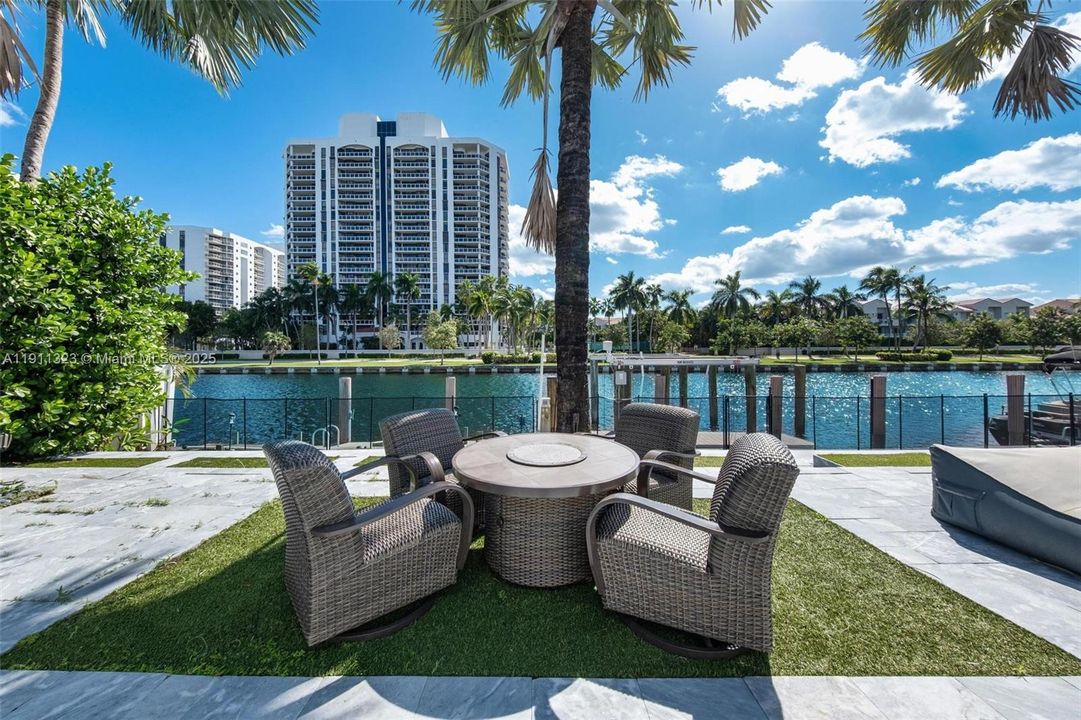 For Sale: $3,990,000 (5 beds, 5 baths, 4126 Square Feet)