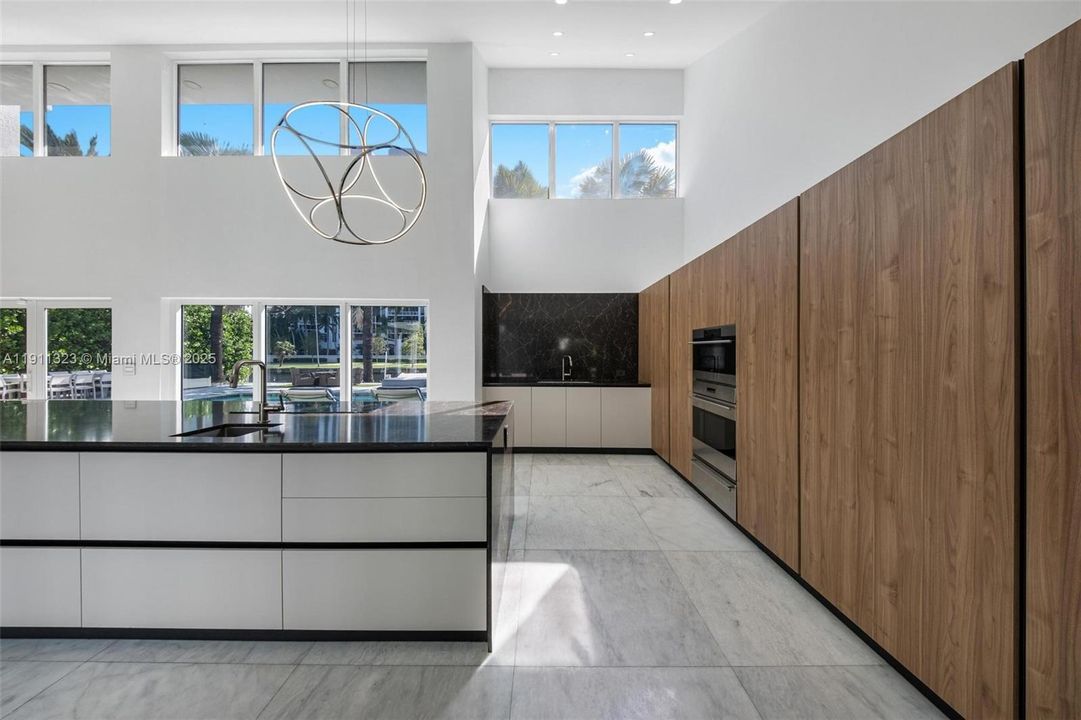 For Sale: $3,990,000 (5 beds, 5 baths, 4126 Square Feet)