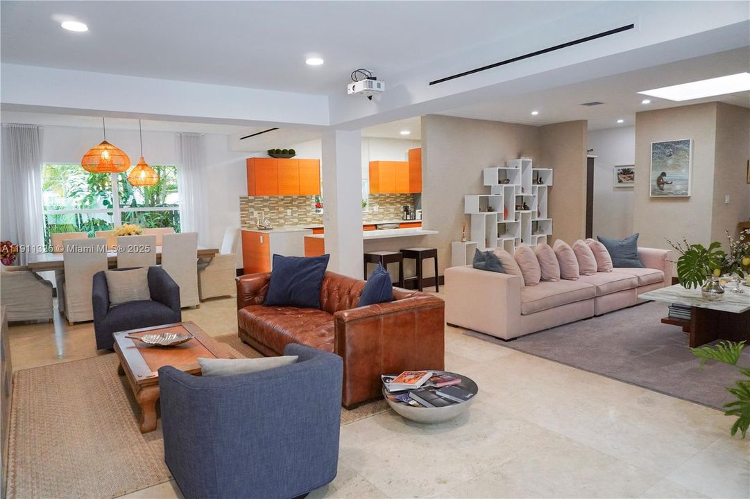 出租: $22,000 (4 贝兹, 4 浴室, 3110 平方英尺)