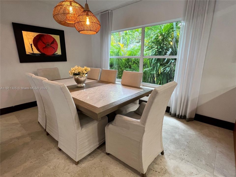 出租: $22,000 (4 贝兹, 4 浴室, 3110 平方英尺)