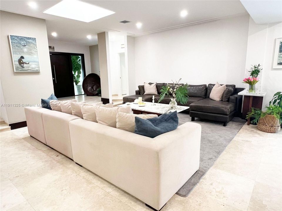 出租: $22,000 (4 贝兹, 4 浴室, 3110 平方英尺)