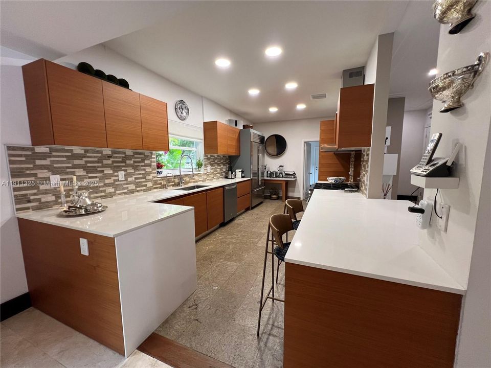 出租: $22,000 (4 贝兹, 4 浴室, 3110 平方英尺)