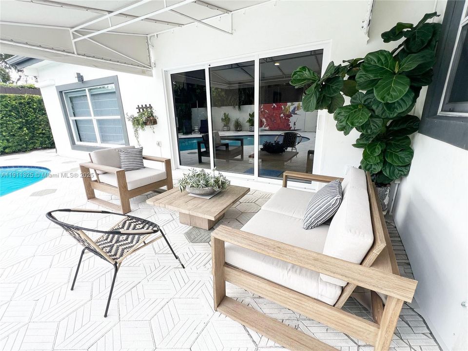 出租: $22,000 (4 贝兹, 4 浴室, 3110 平方英尺)