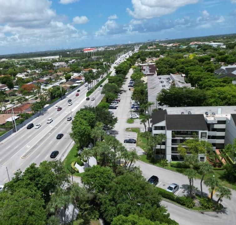 For Rent: $2,500 (2 beds, 2 baths, 939 Square Feet)