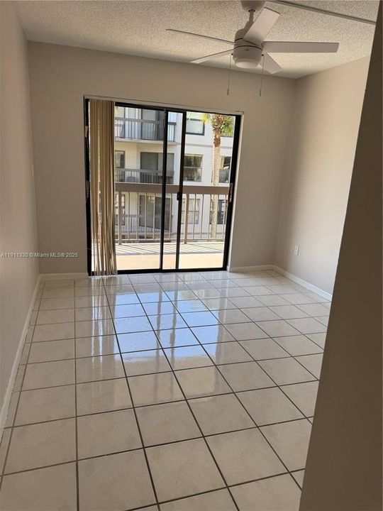 For Rent: $2,500 (2 beds, 2 baths, 939 Square Feet)