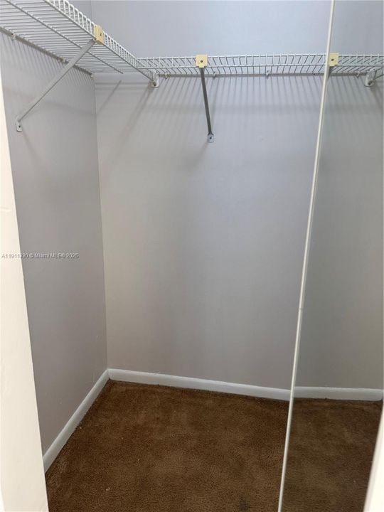 For Rent: $2,500 (2 beds, 2 baths, 939 Square Feet)