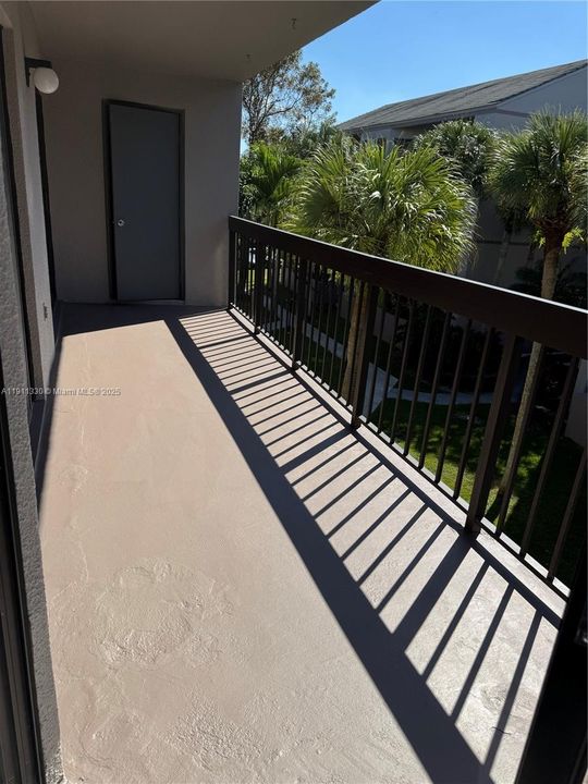 For Rent: $2,500 (2 beds, 2 baths, 939 Square Feet)