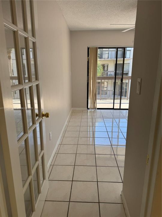 For Rent: $2,500 (2 beds, 2 baths, 939 Square Feet)