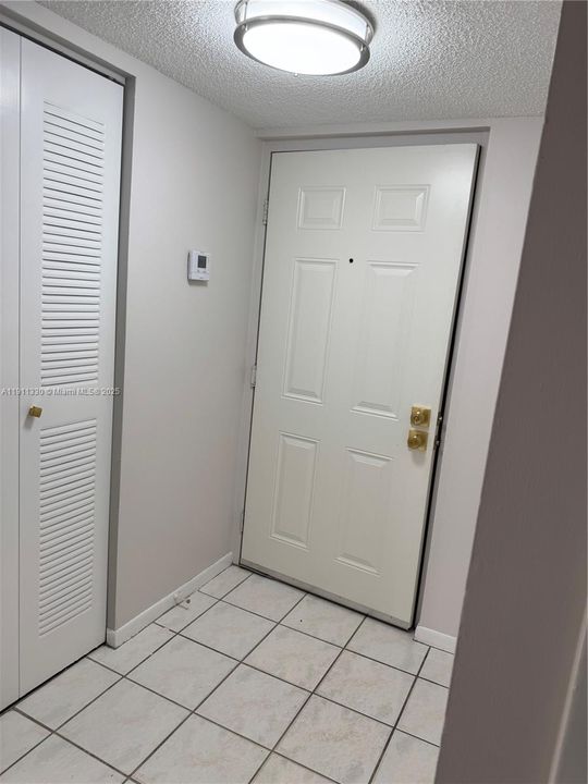 For Rent: $2,500 (2 beds, 2 baths, 939 Square Feet)