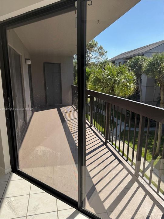 For Rent: $2,500 (2 beds, 2 baths, 939 Square Feet)