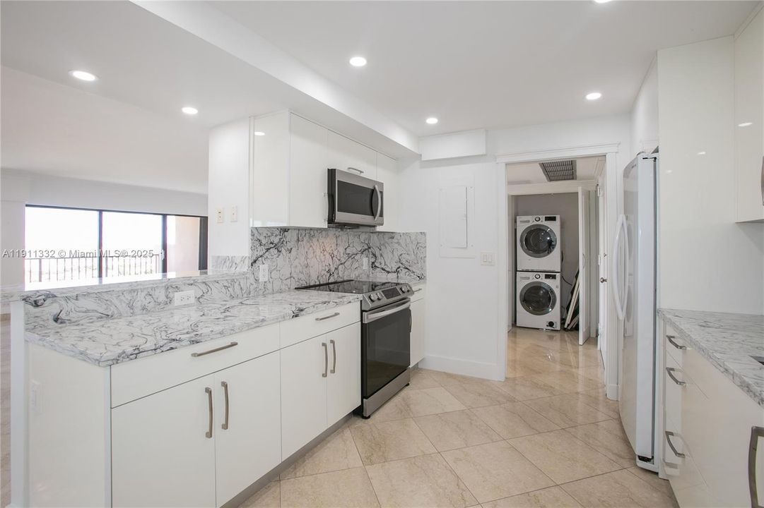 Active With Contract: $239,000 (2 beds, 3 baths, 1950 Square Feet)