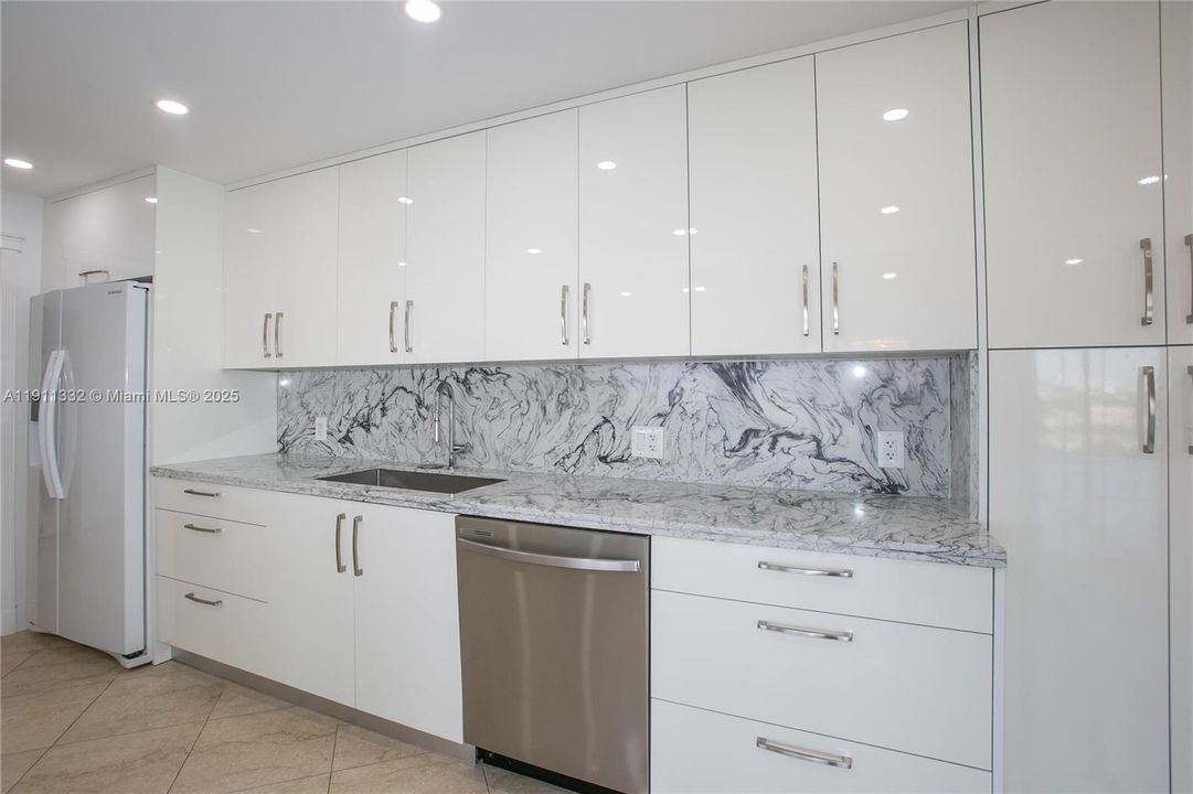 Active With Contract: $239,000 (2 beds, 3 baths, 1950 Square Feet)