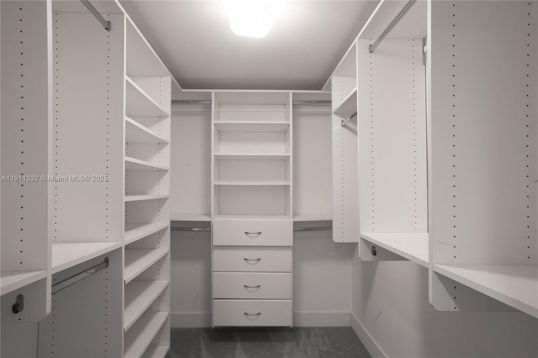 Active With Contract: $239,000 (2 beds, 3 baths, 1950 Square Feet)