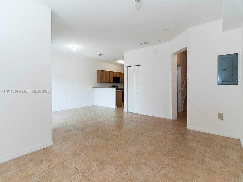 待售: $425,000 (2 贝兹, 2 浴室, 1123 平方英尺)