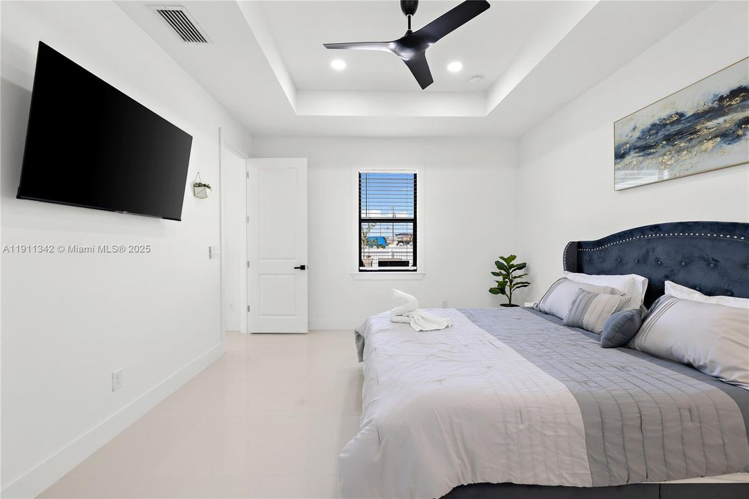 For Sale: $460,000 (3 beds, 3 baths, 1894 Square Feet)